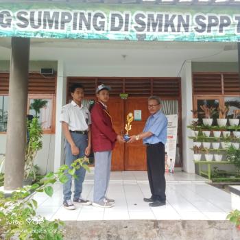 Penyerahan Trophy Juara 1 LKS Tk Kab Tasikmalaya